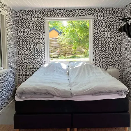 Charming Family Summer House In Hollselund *