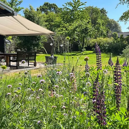 펜션 Charming Family Summer House In Hollselund Vejby